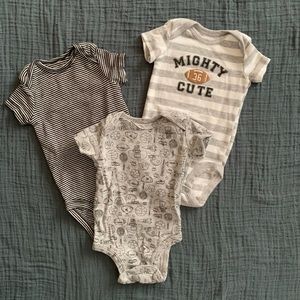 Set of 3 sports onesies